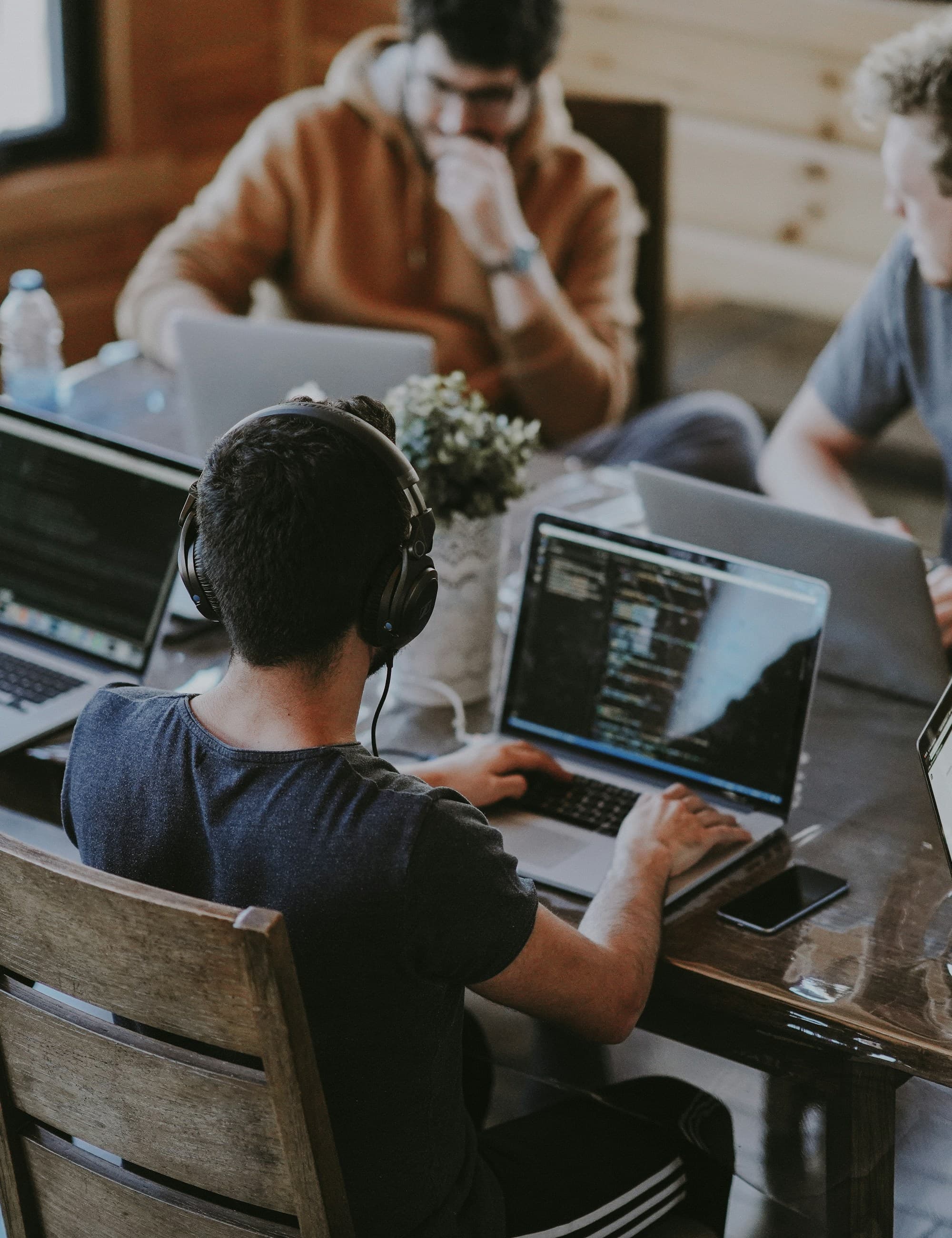 Hyra Connect team collaborating